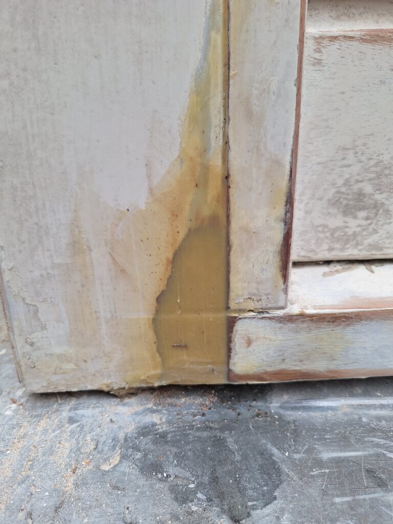 houtrot gevuld met kwalitatieve houtvuller.